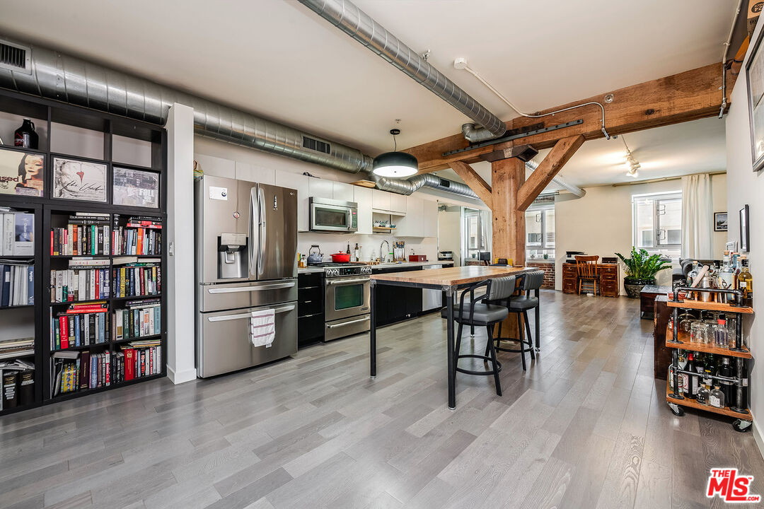 527 Molino St Unit: 206