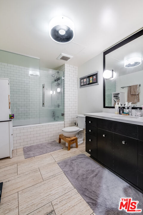 527 Molino St Unit: 206