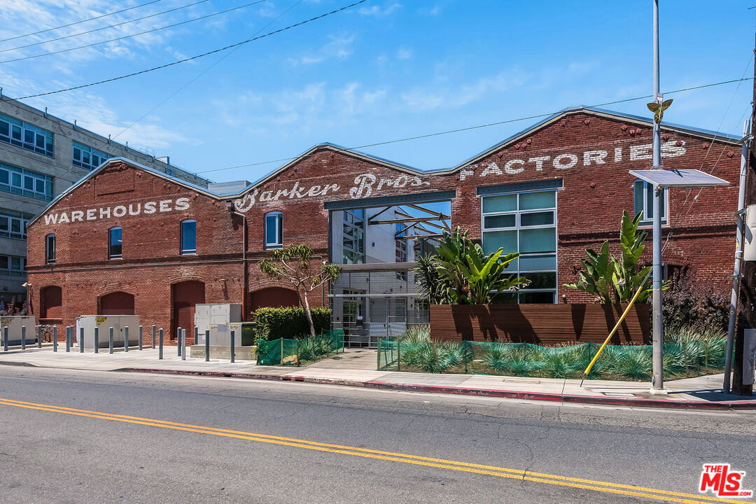 527 Molino St Unit: 206