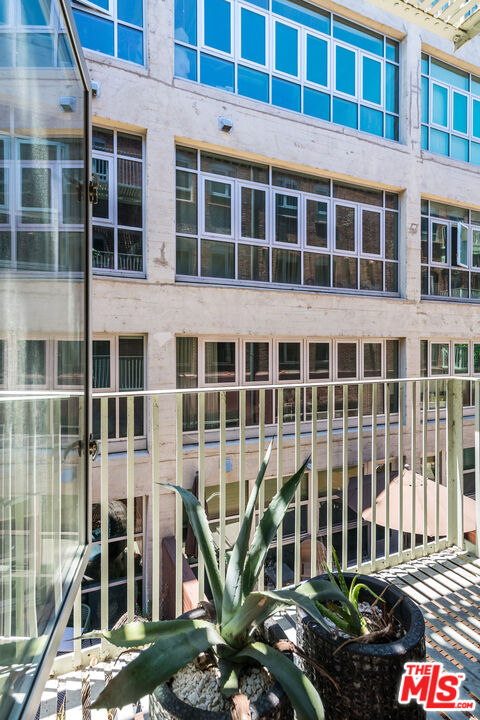 527 Molino St Unit: 206