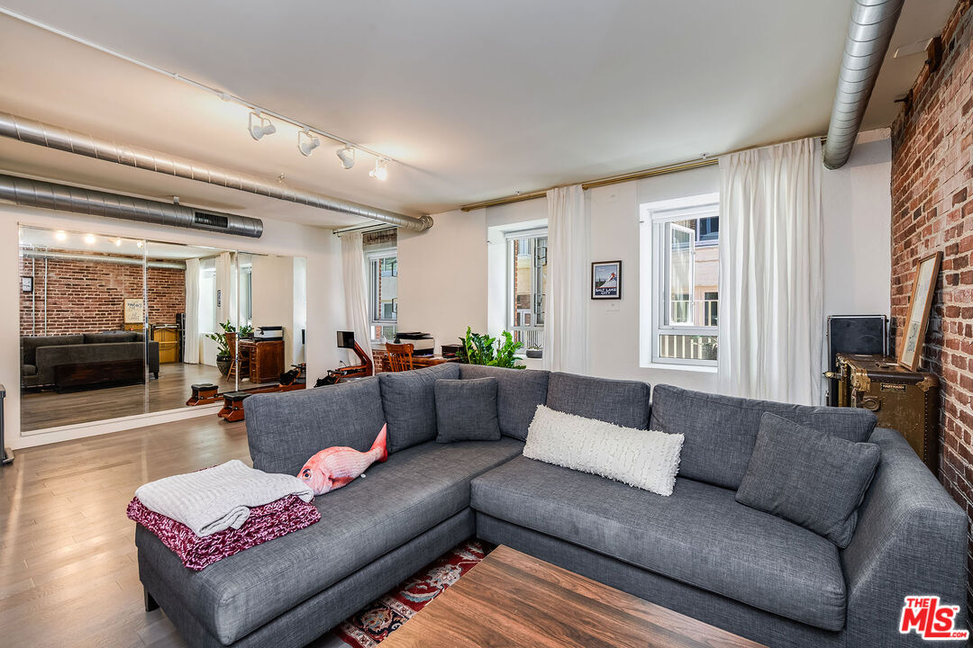 527 Molino St Unit: 206