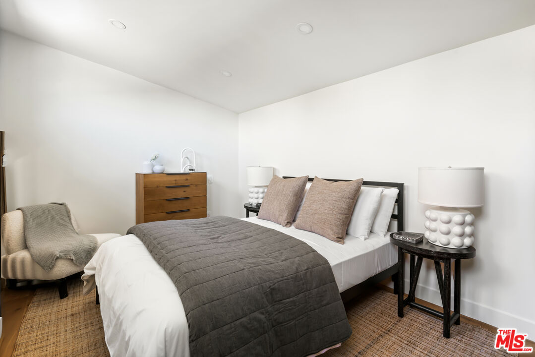 3375 Coldwater Canyon Ave