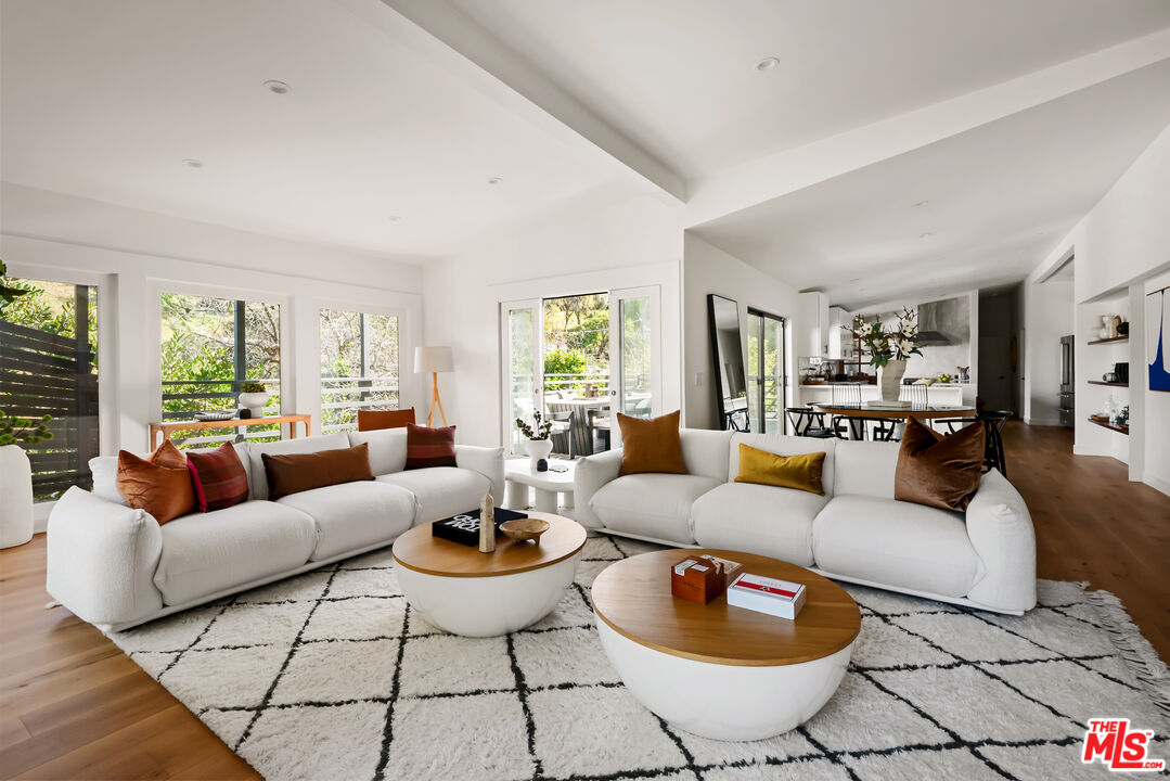 3375 Coldwater Canyon Ave