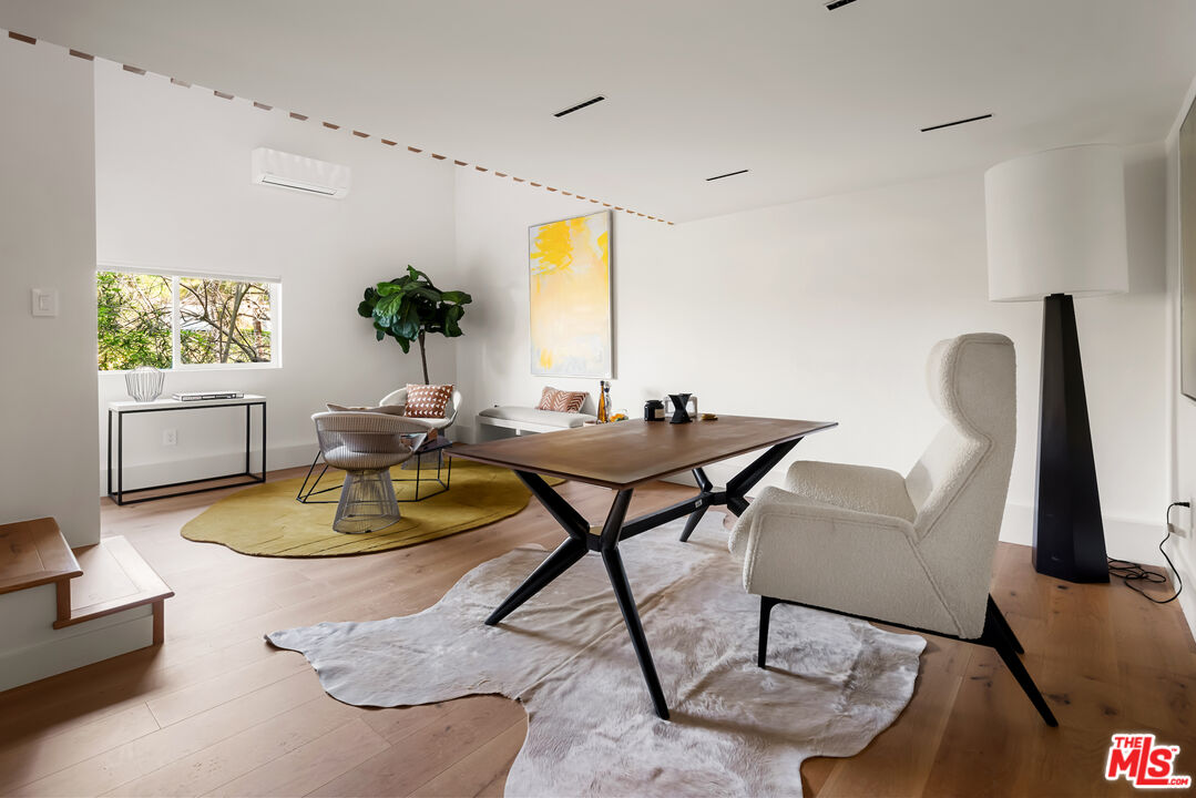 3375 Coldwater Canyon Ave