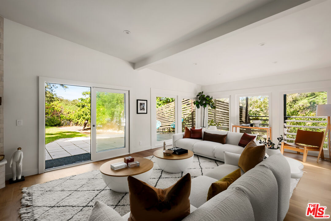 3375 Coldwater Canyon Ave