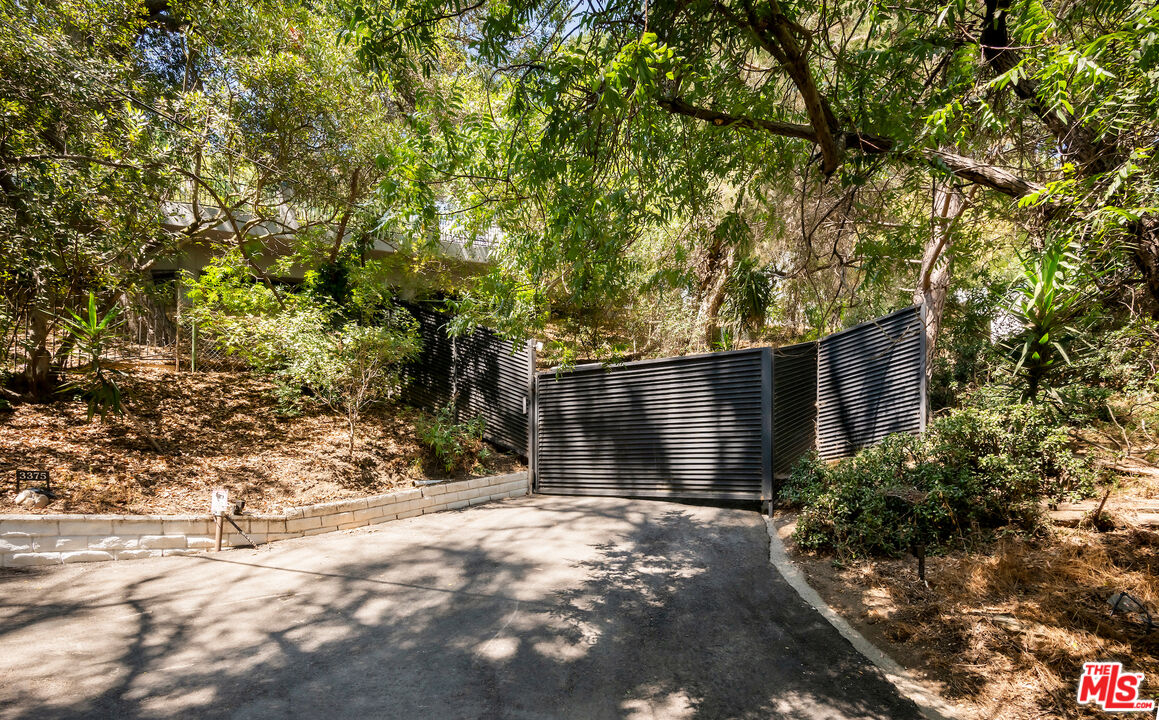 3375 Coldwater Canyon Ave