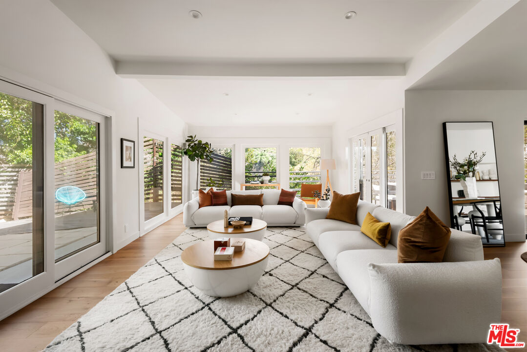 3375 Coldwater Canyon Ave