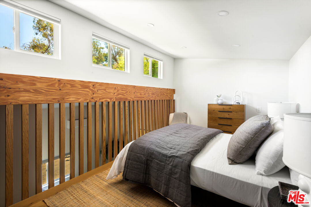 3375 Coldwater Canyon Ave