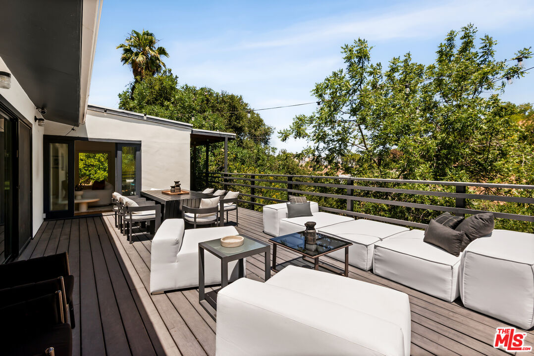 3375 Coldwater Canyon Ave