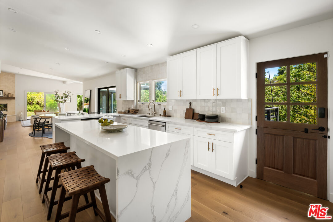 3375 Coldwater Canyon Ave