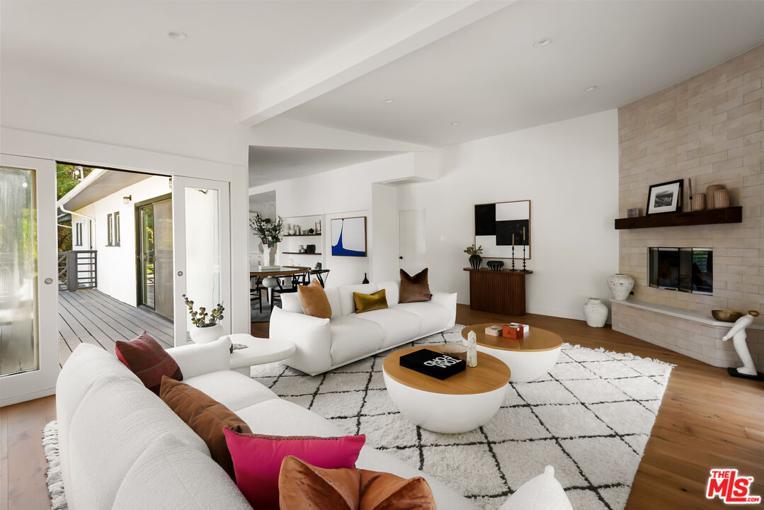 3375 Coldwater Canyon Ave