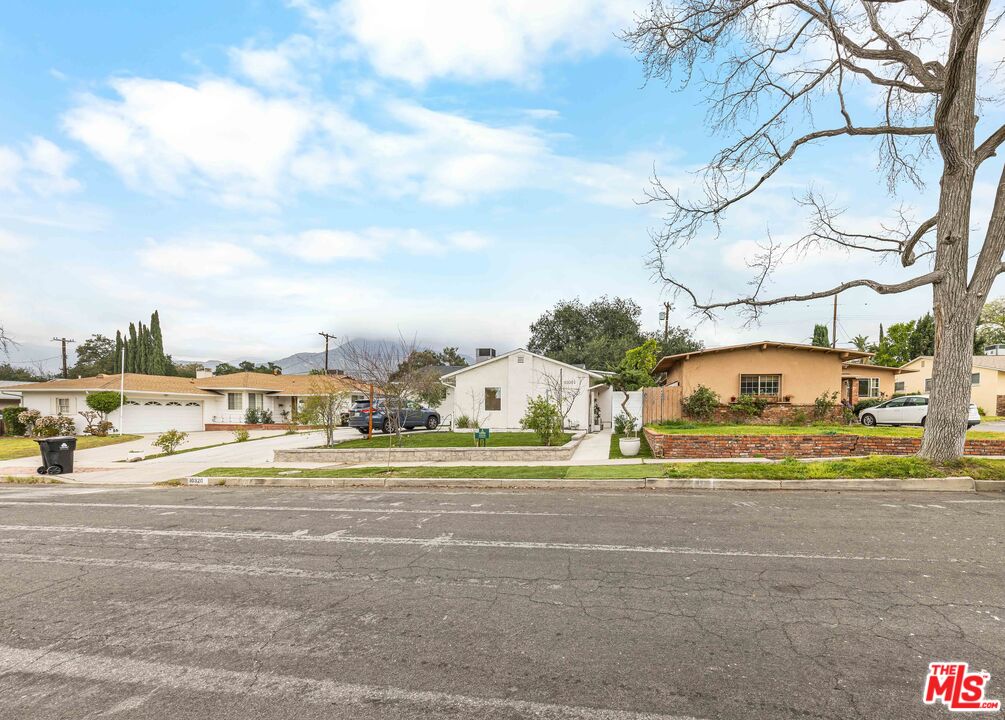 10320 Mather Ave Unit: 1/2