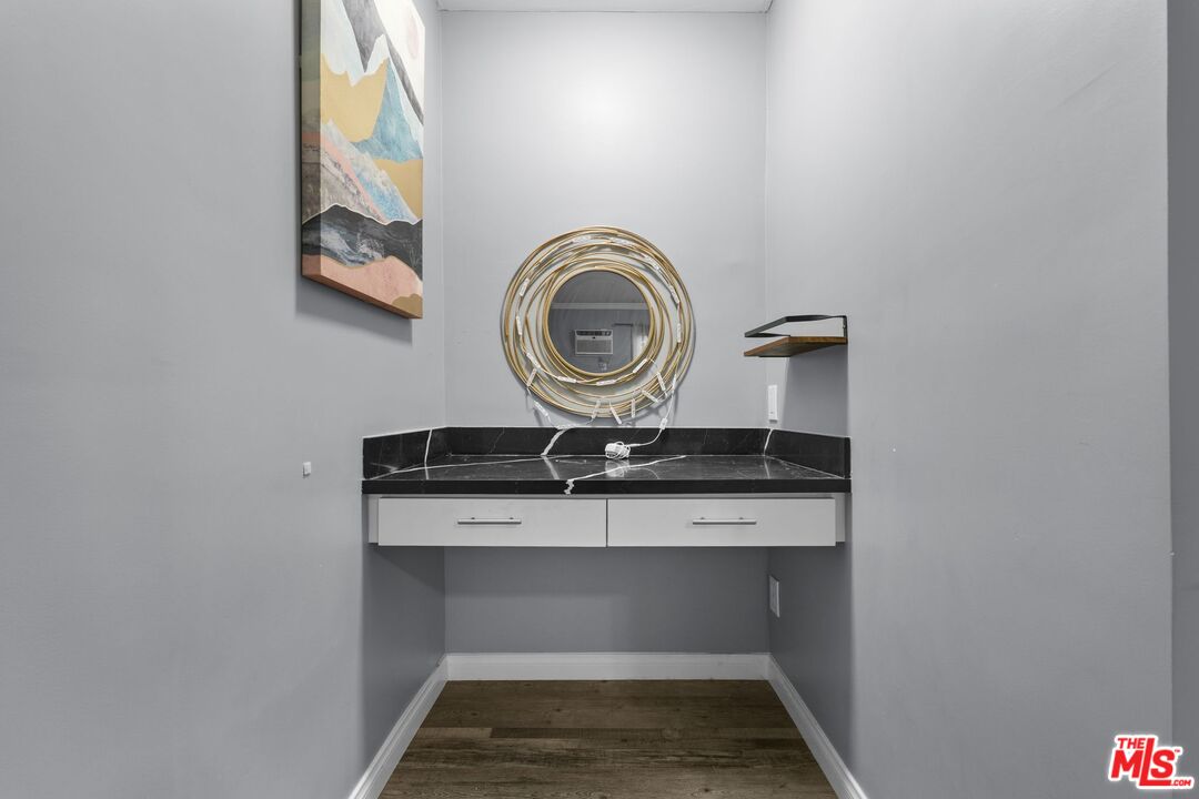 1939 Selby Ave Unit: 2