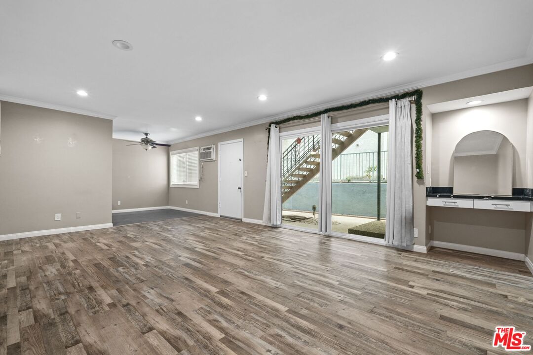 1939 Selby Ave Unit: 2