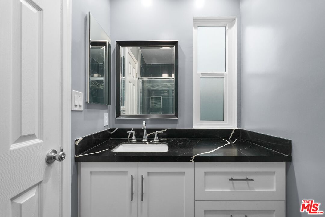 1939 Selby Ave Unit: 2