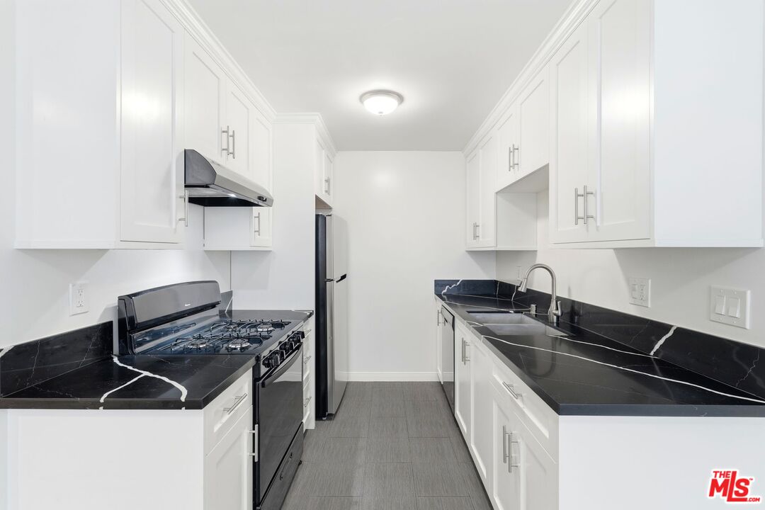 1939 Selby Ave Unit: 2