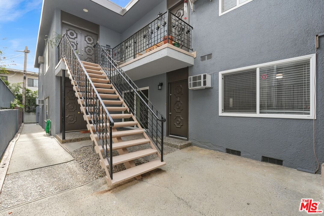 1939 Selby Ave Unit: 2