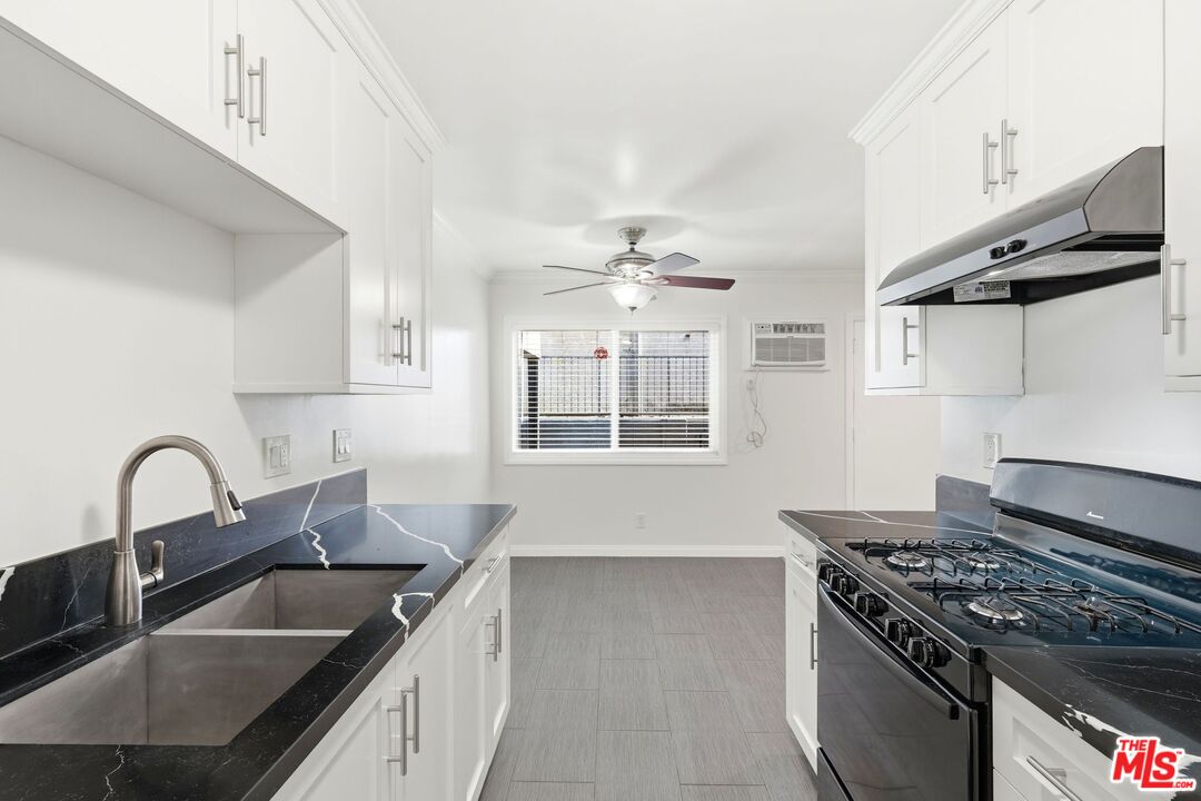 1939 Selby Ave Unit: 2