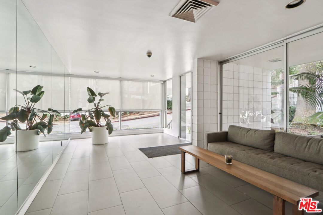 1400 N Sweetzer Ave Unit: 406