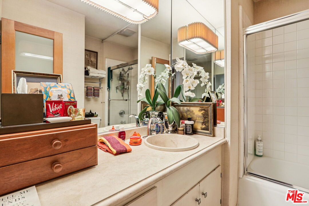 1400 N Sweetzer Ave Unit: 406