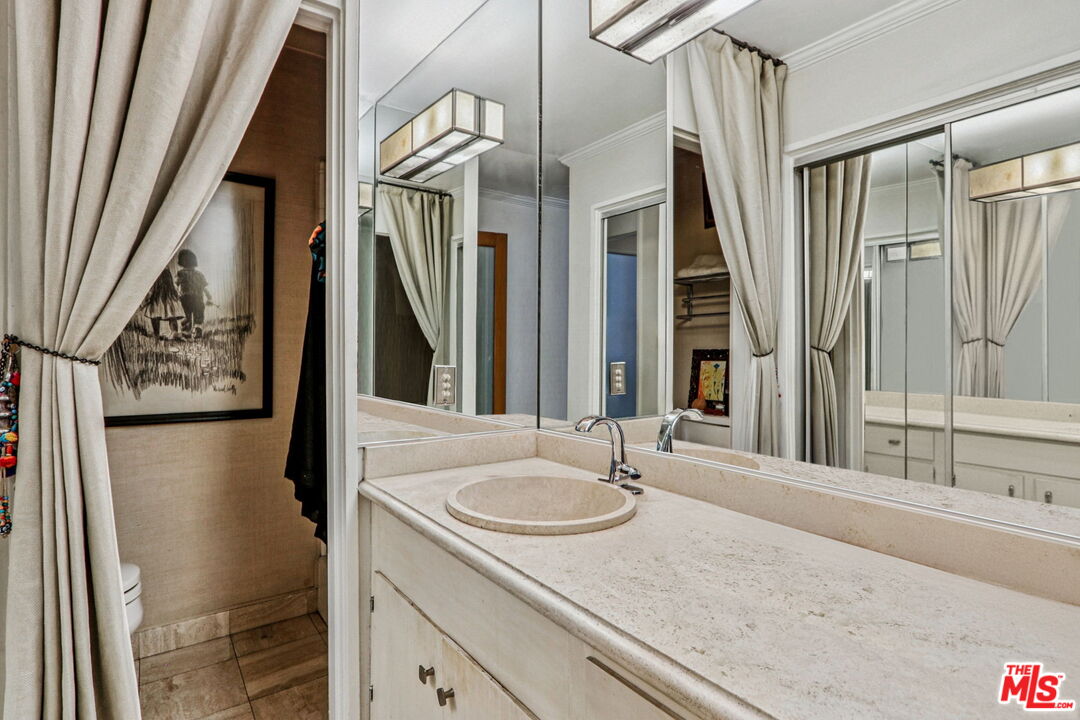 1400 N Sweetzer Ave Unit: 406