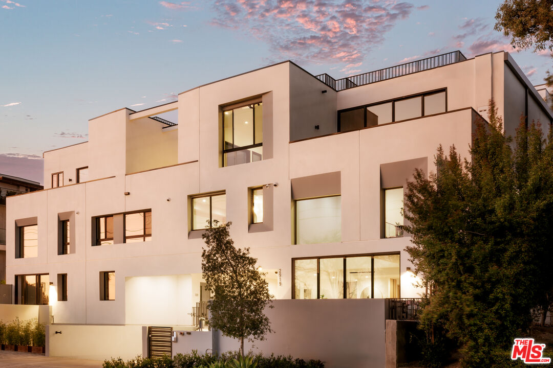 2919 Waverly Unit: 101