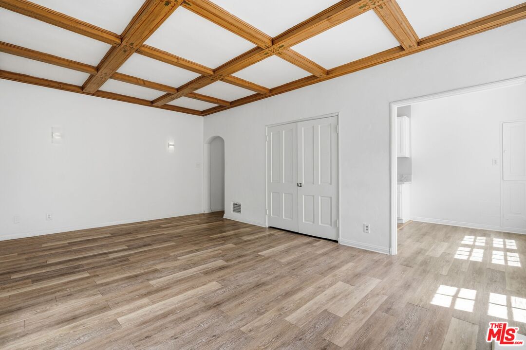 140 S Camden Dr Unit: 202