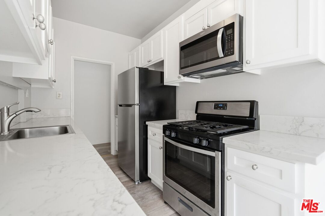 140 S Camden Dr Unit: 202