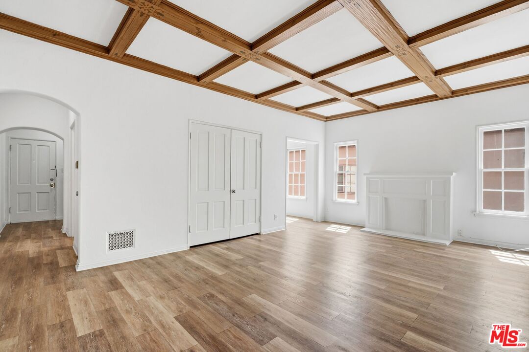 140 S Camden Dr Unit: 202