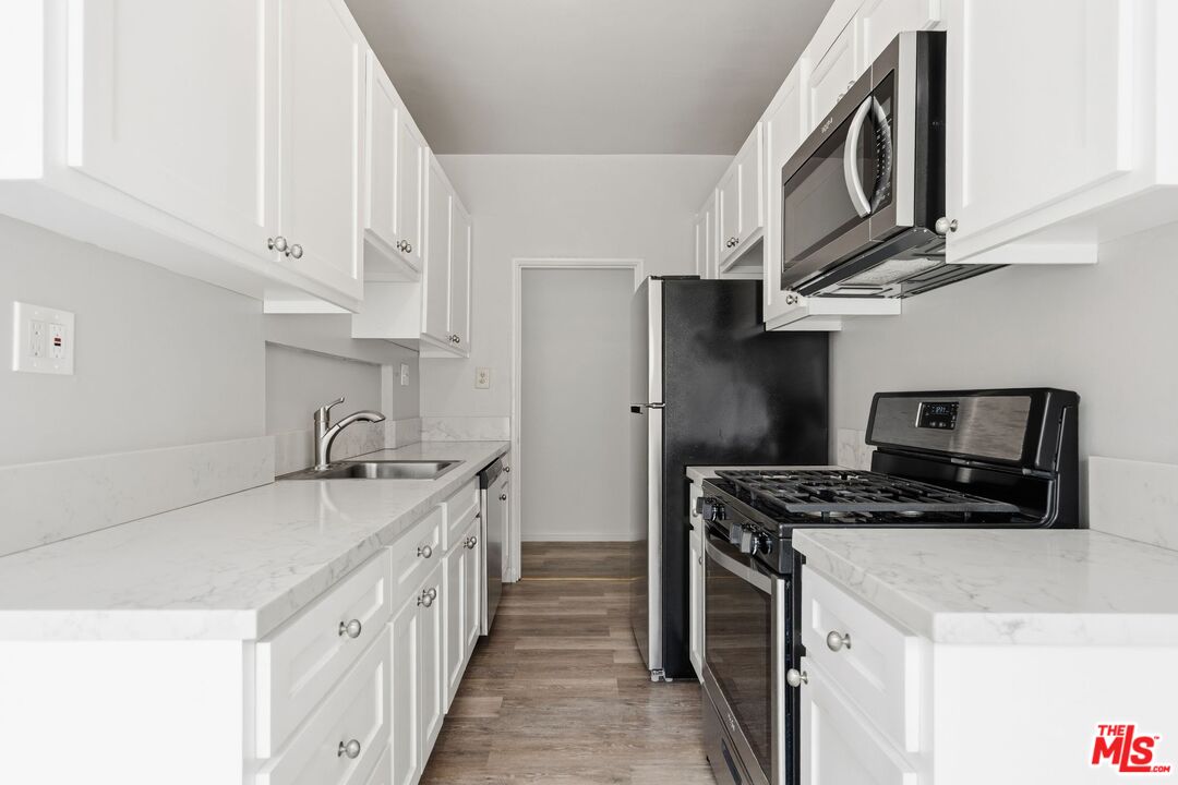 140 S Camden Dr Unit: 202