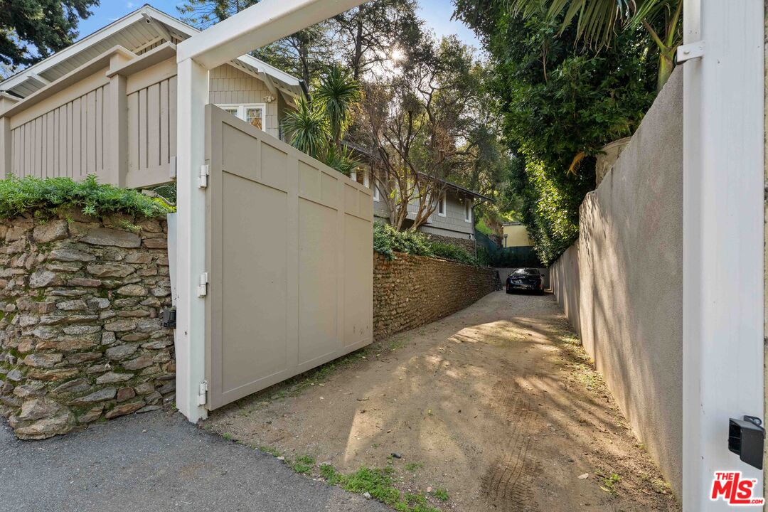 8050 Jovenita Canyon Dr