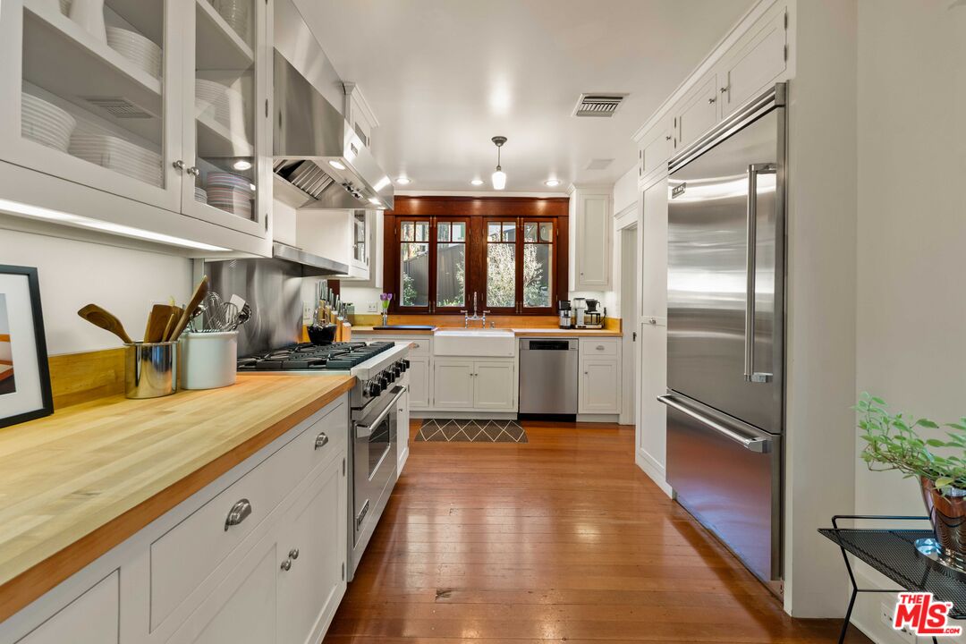 8050 Jovenita Canyon Dr