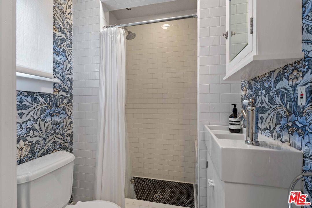 8050 Jovenita Canyon Dr