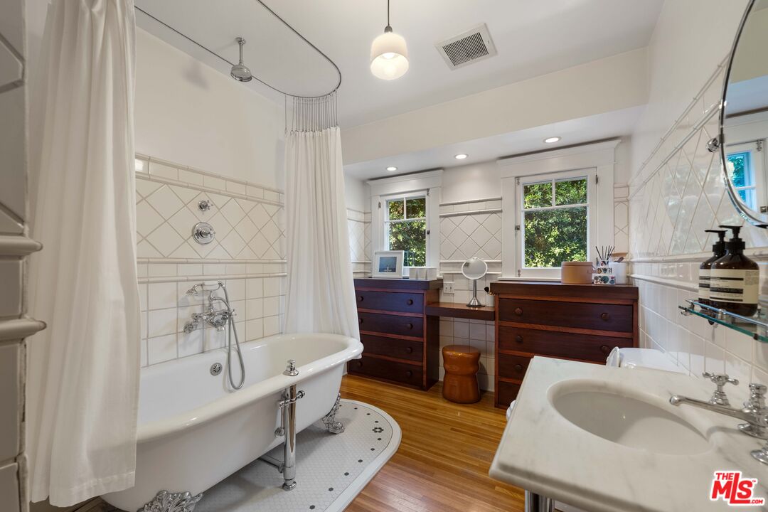 8050 Jovenita Canyon Dr