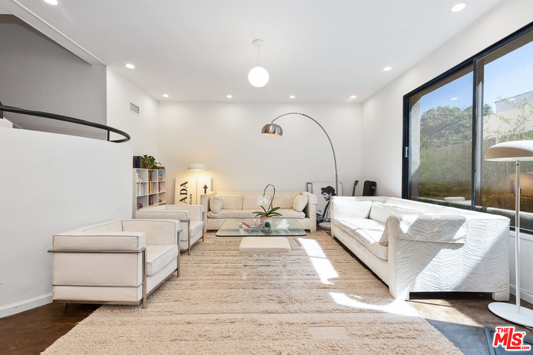 148 S Roxbury Dr Unit: B