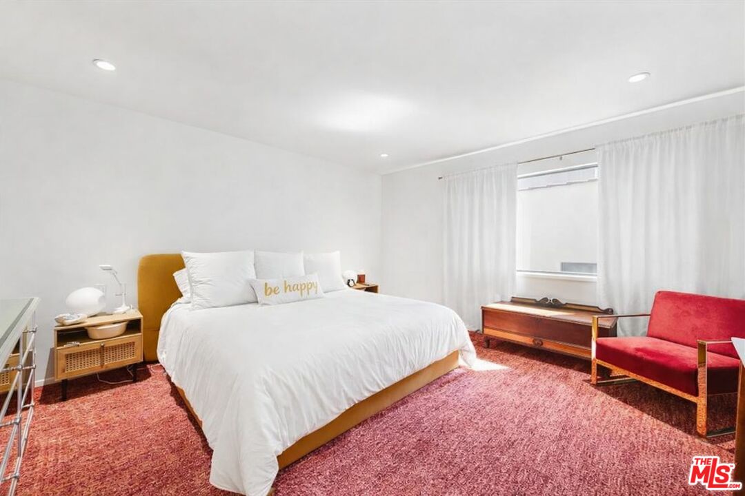 148 S Roxbury Dr Unit: B