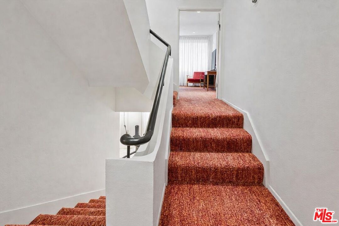 148 S Roxbury Dr Unit: B