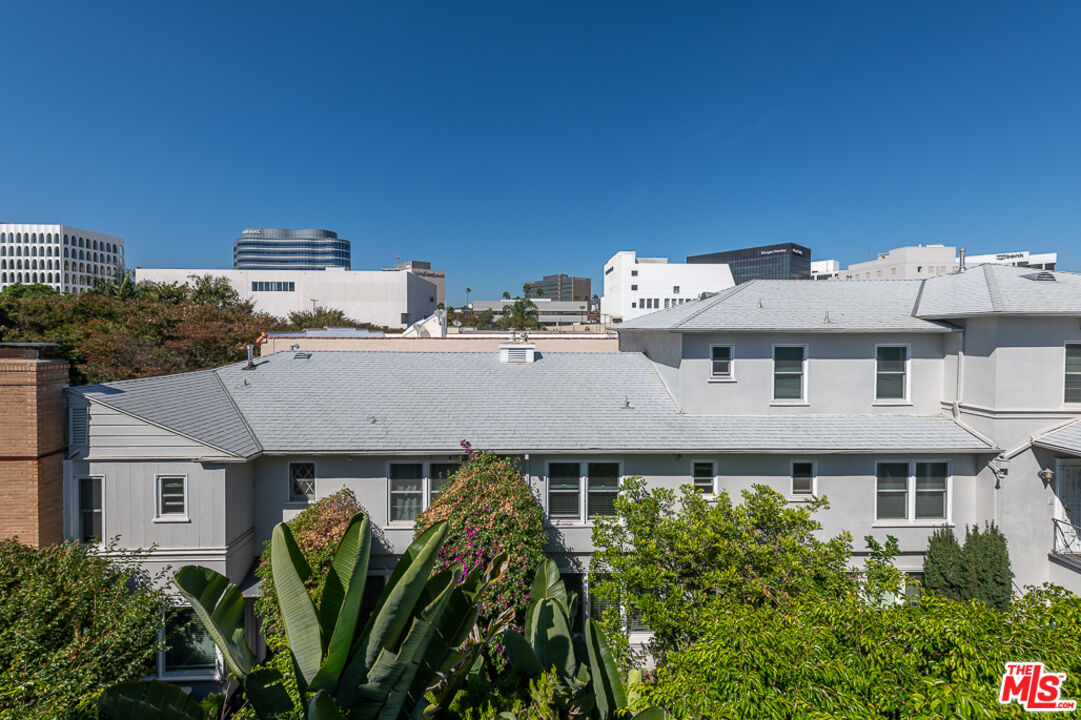 148 S Roxbury Dr Unit: B