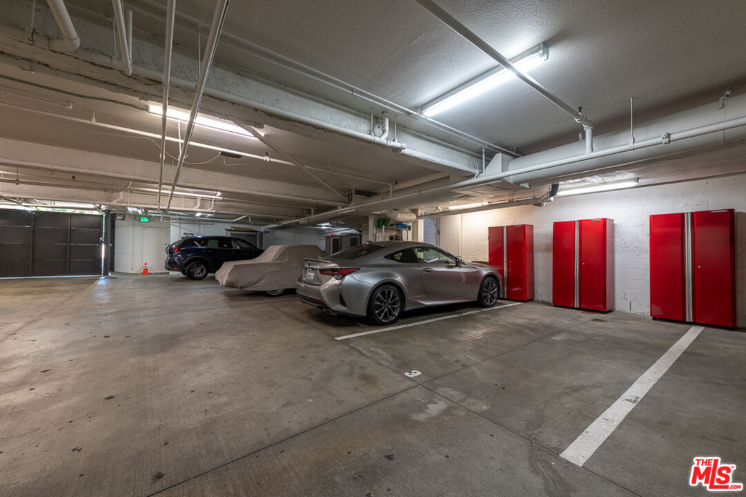 148 S Roxbury Dr Unit: B