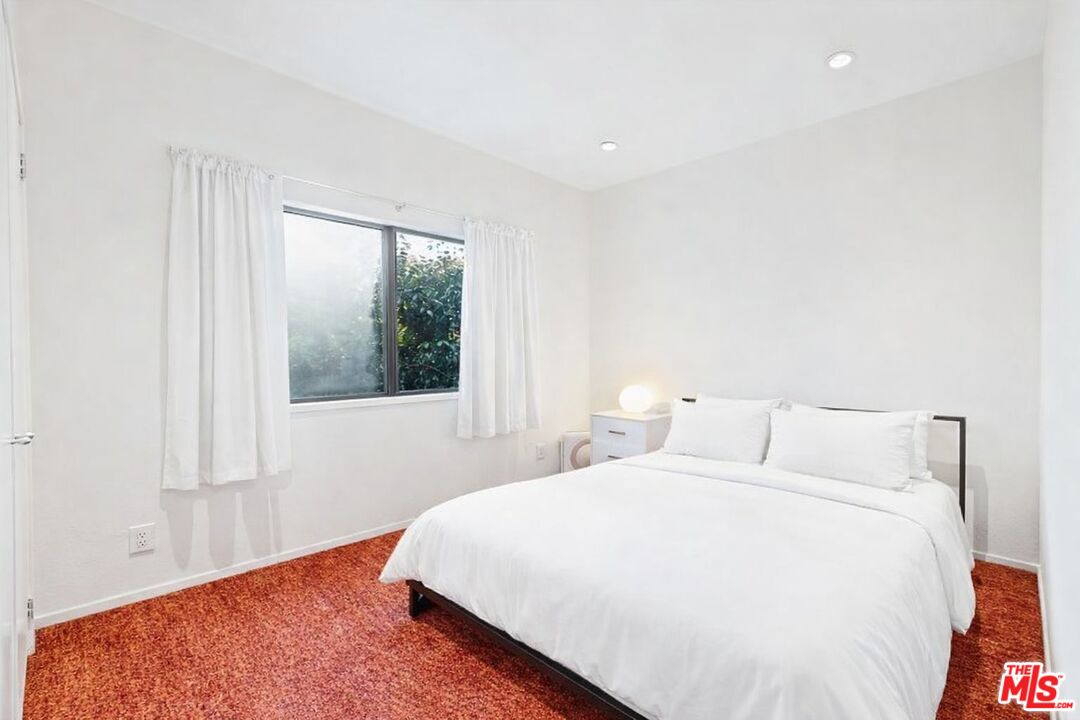 148 S Roxbury Dr Unit: B