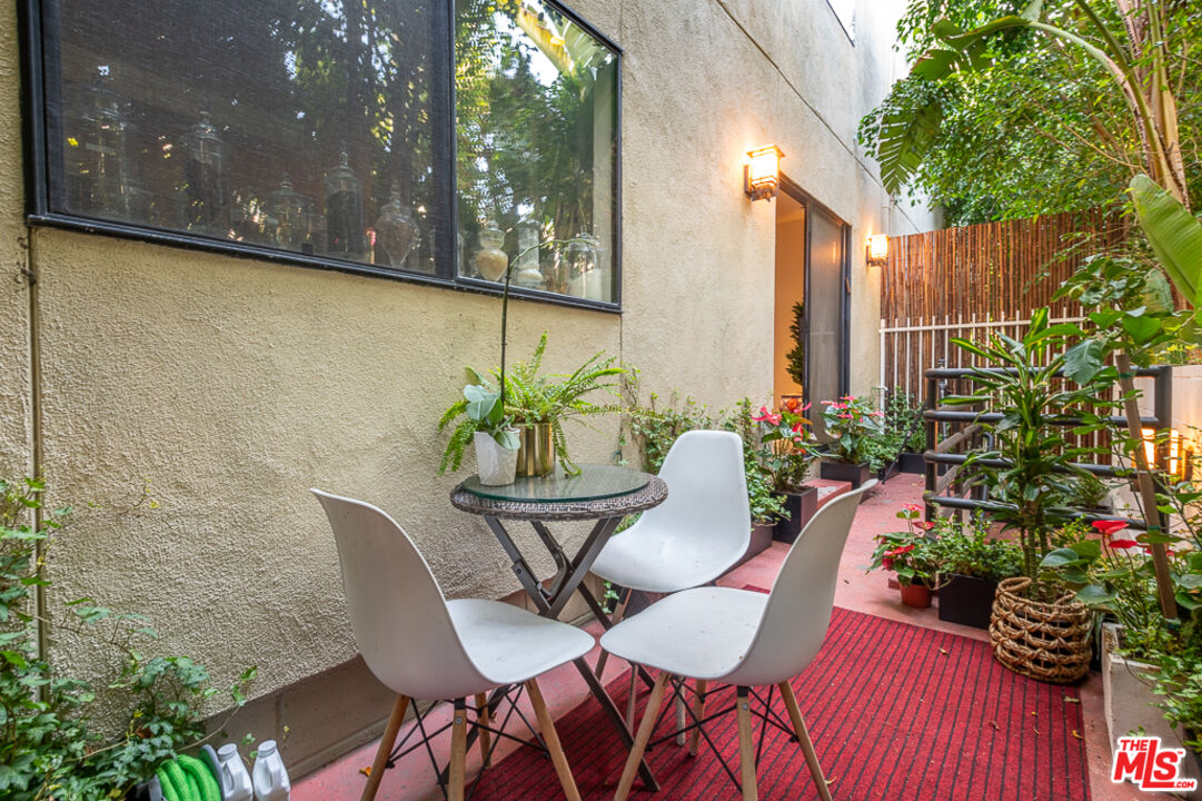 148 S Roxbury Dr Unit: B