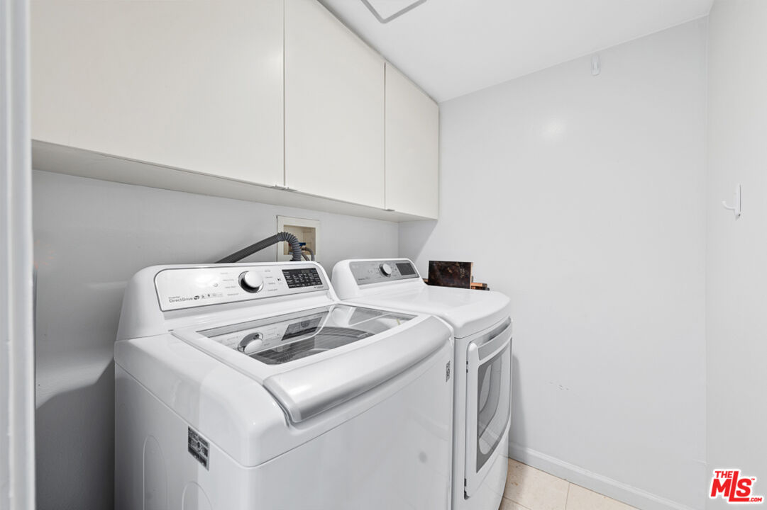 148 S Roxbury Dr Unit: B