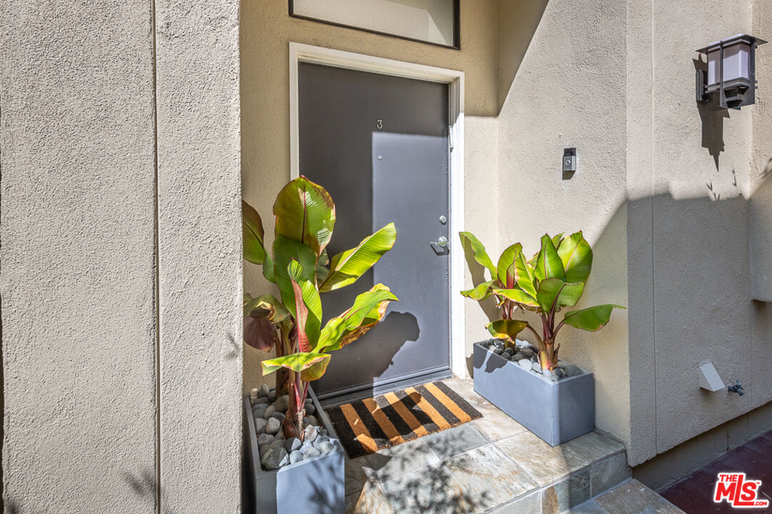 148 S Roxbury Dr Unit: B