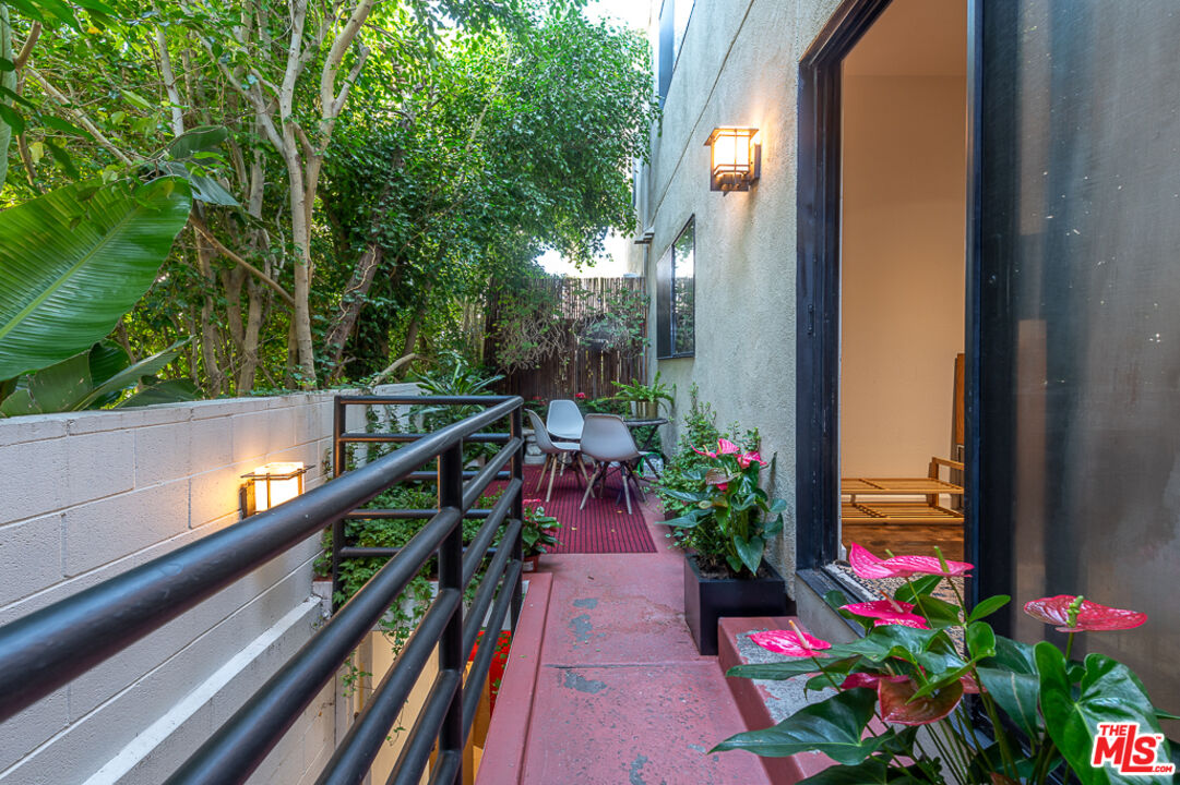 148 S Roxbury Dr Unit: B