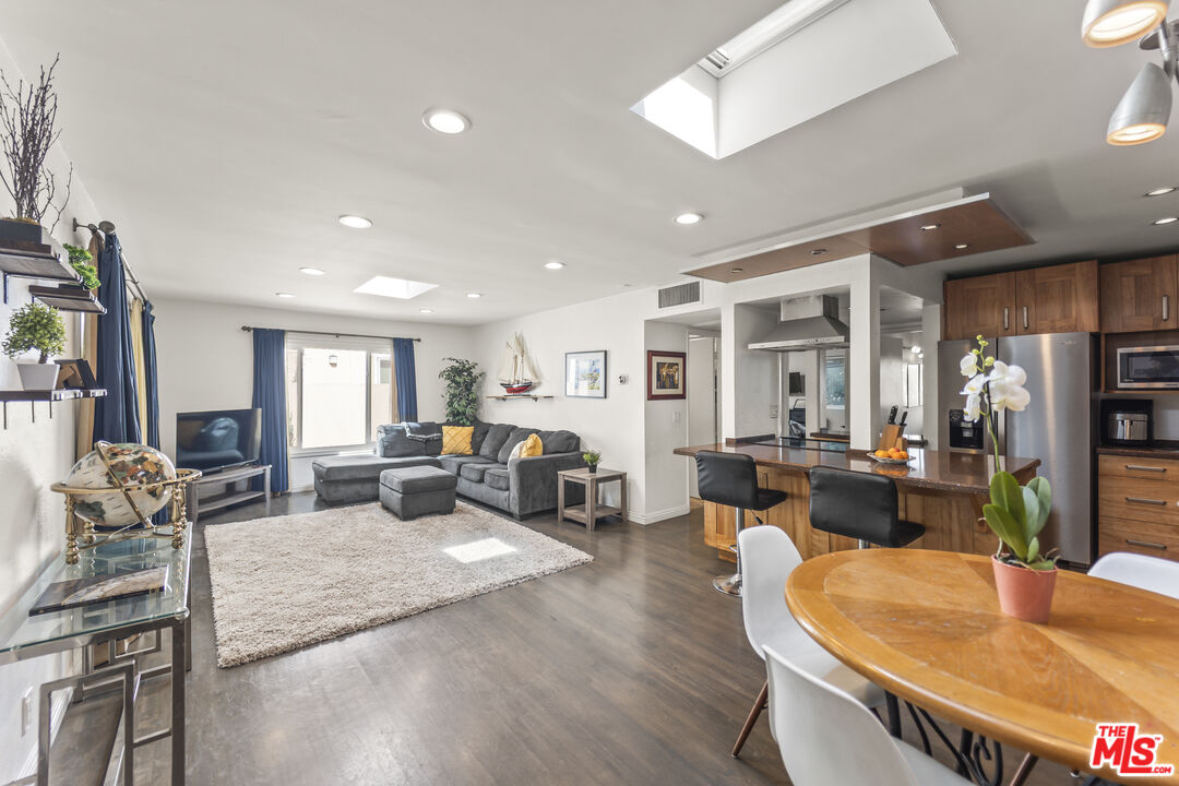970 Palm Ave Unit: 209