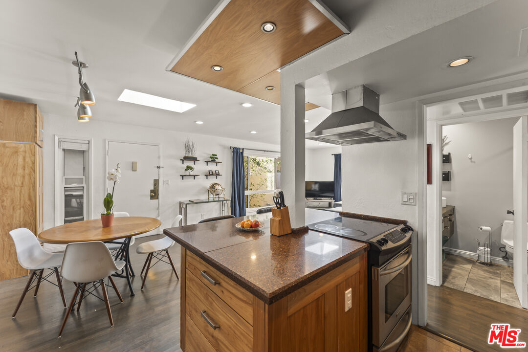 970 Palm Ave Unit: 209