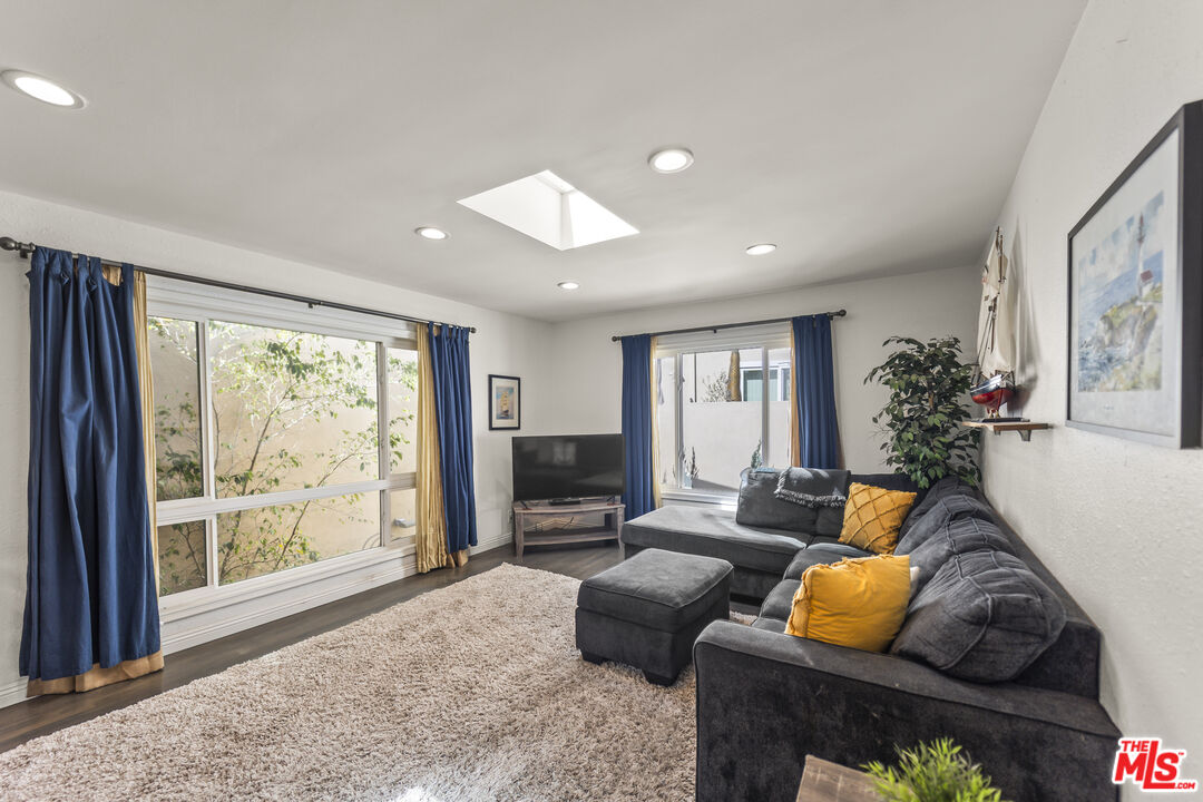 970 Palm Ave Unit: 209