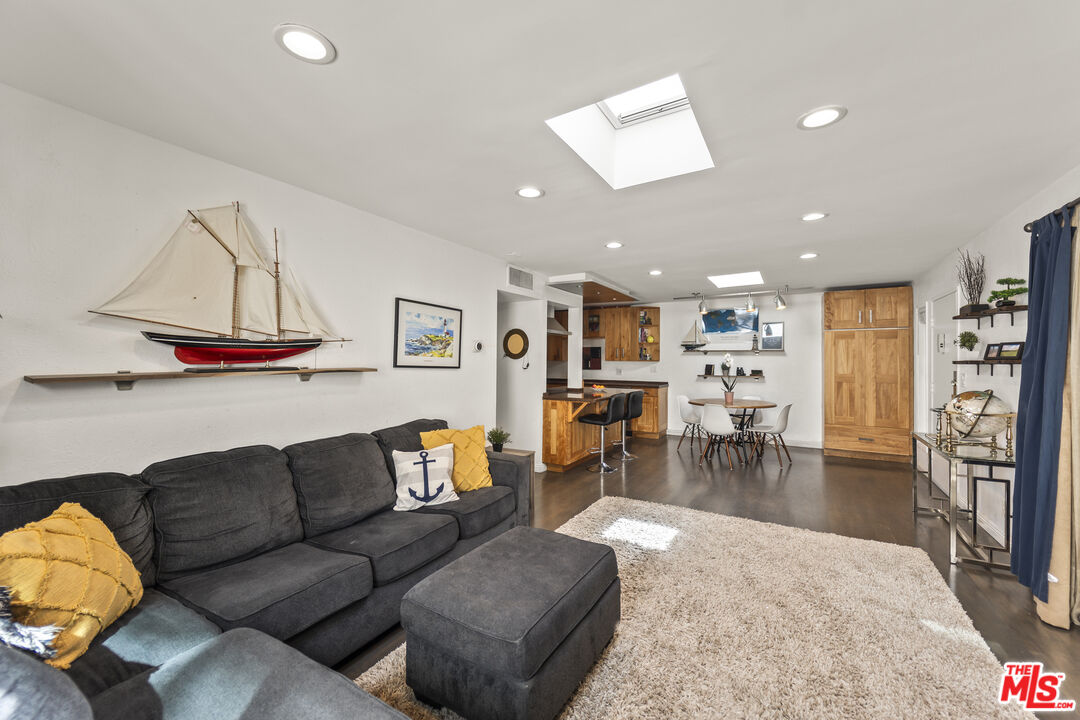 970 Palm Ave Unit: 209