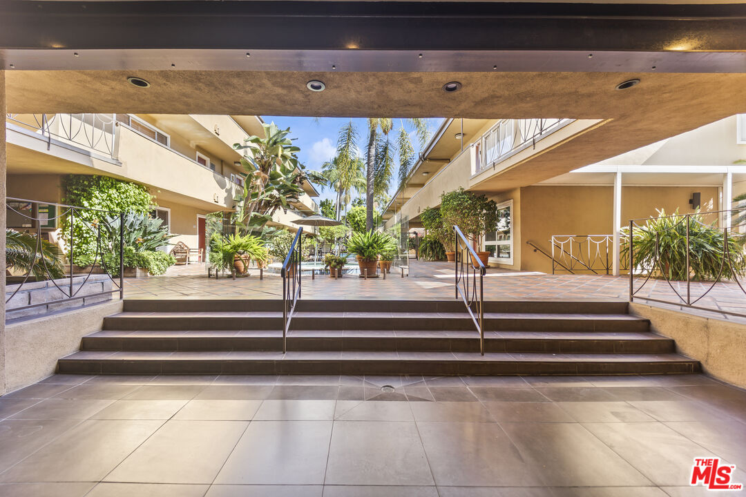 970 Palm Ave Unit: 209