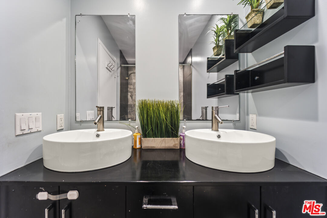 970 Palm Ave Unit: 209